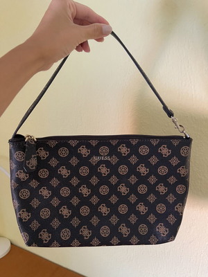 Guess shoulder bag like new