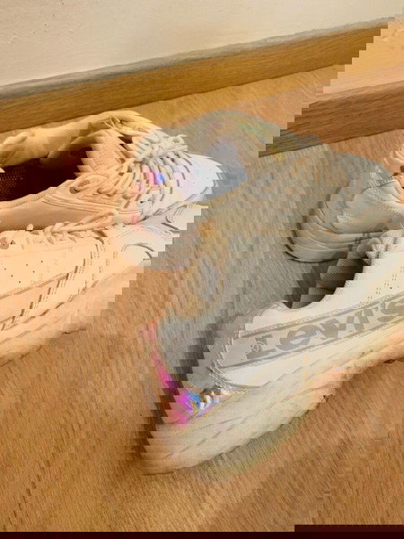 Levi’s sneakers