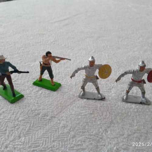 Military miniature figures used, set of 8