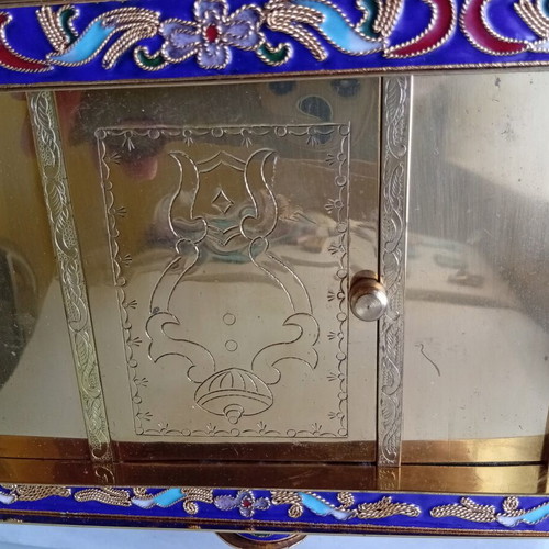 Mechanical mantel table clock