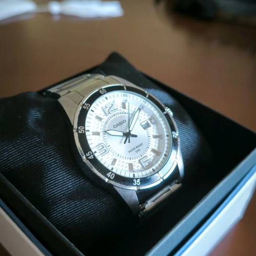 Casio men's watch used with silver metal bracelet