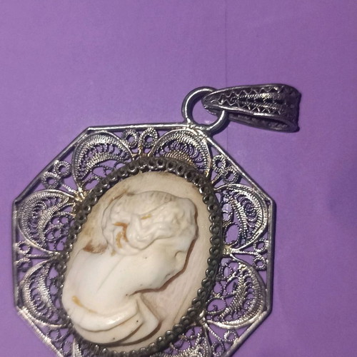 Genuine handmade Yannio Camée – vintage collectible pendant
