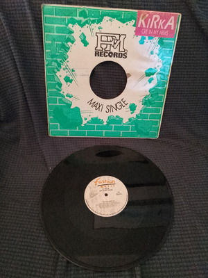 Kirka Cry In My Arms vinyl used, cover wear