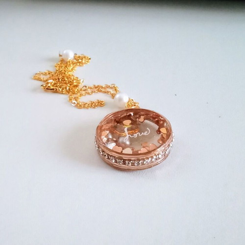 Handmade gold-colored necklace with pendant and pearl