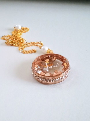 Handmade gold-colored necklace with pendant and pearl