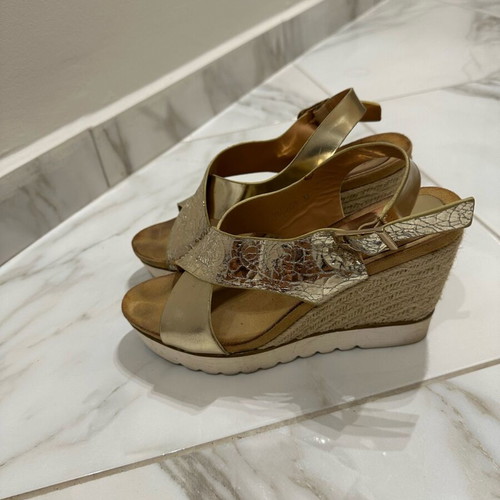 Platform sandals used, size 37, gold color