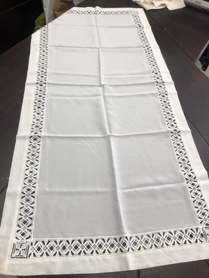 Set of 3 table linens runner and 2 doilies ecru new