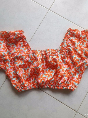 Crop top SunsetGo! one size like new, colorful 70's style