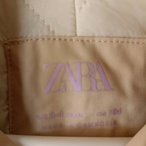 Zara kids beige trench coat size 3-4 years like new