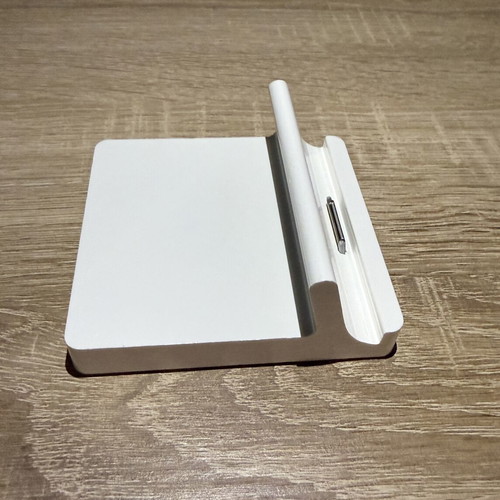 Apple iPad Docking Station 30-Pin charging and audio base
