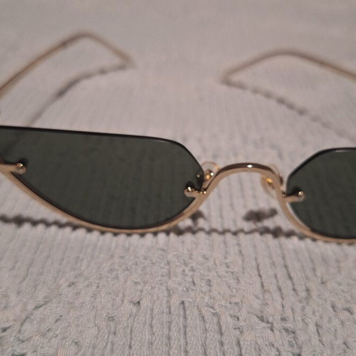 Gucci sunglasses, black