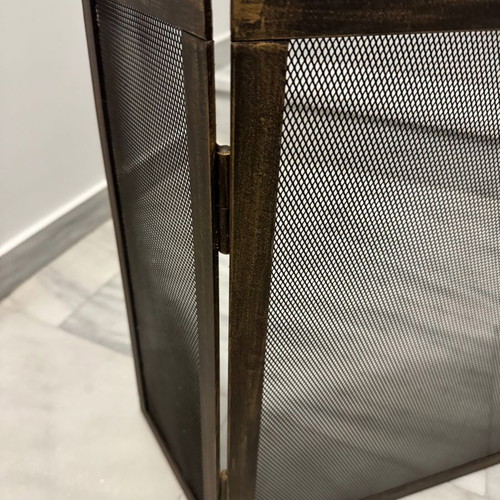 Fireplace screen like new, ideal for corner fireplace
