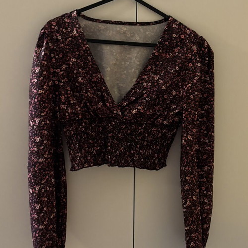 Shein crop blouse with elastic waist and cuffs