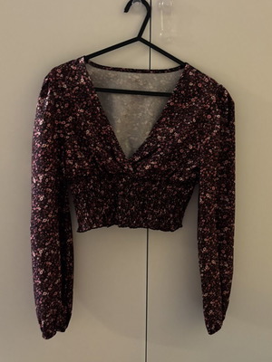 Shein crop blouse with elastic waist and cuffs