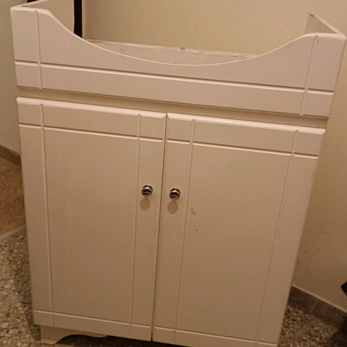 Bathroom furniture like new with sink, faucet and mirror