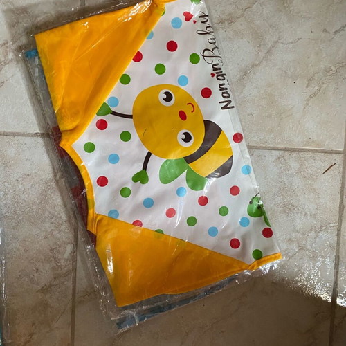 Bee feeding bib new, unused