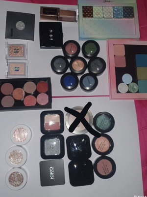 Set of 43 Single Eyeshadows with 3 Magnetic Palettes like new