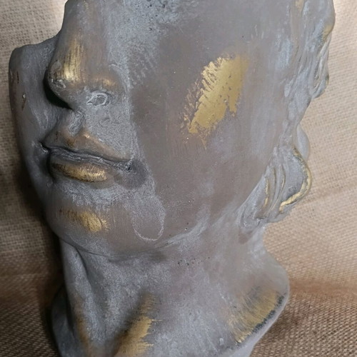 Decorative Face Planter sculpture like new with gold patina