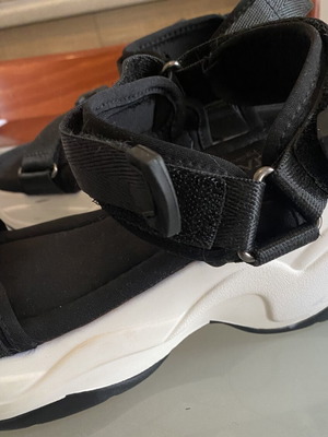 Black sandals with white sole like new, adjustable, size 36