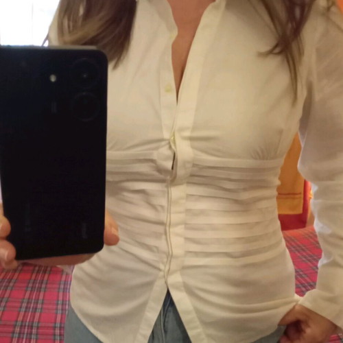 Women's white cotton fitted shirt like new with unique design