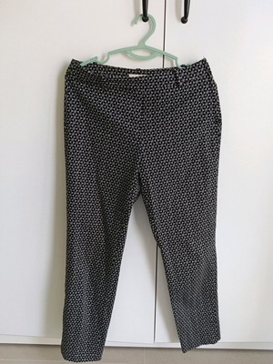 H&M women's crop pants size 38 like new, black and white