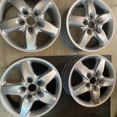 Porsche Cayenne 18-inch rims used, missing caps