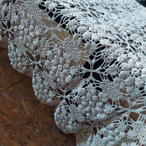 Crocheted tablecloth like new, rectangular 175x140 cm, handmade