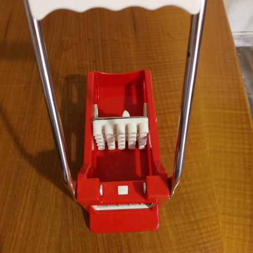 Manual potato and vegetable cutter like new