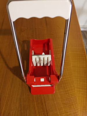 Manual potato and vegetable cutter like new