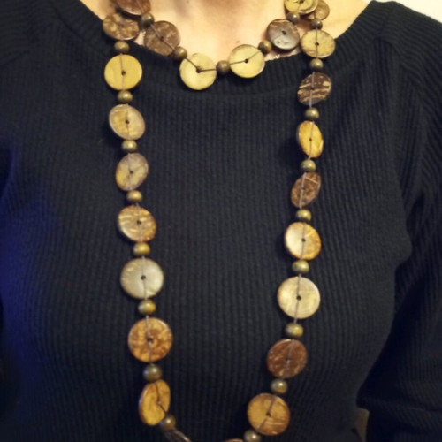 Wooden necklace like new, brown shades, length 134 cm