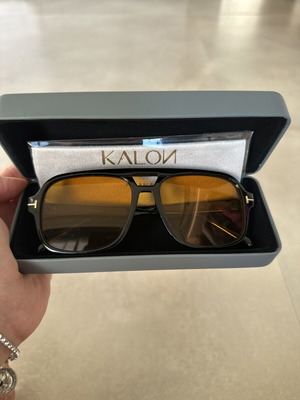 Sunglasses black frame with yellow rectangular lenses new