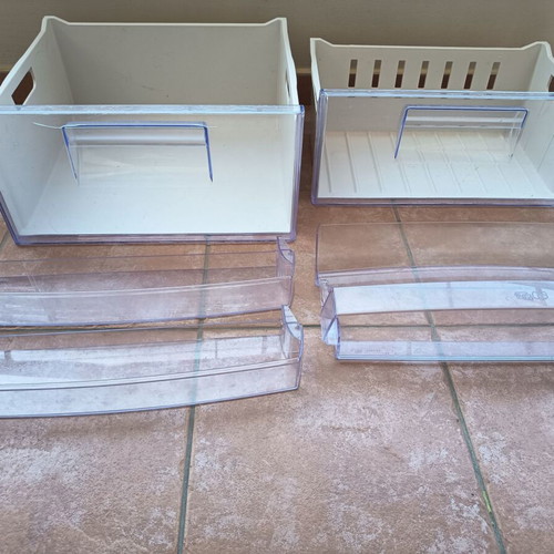 Zanussi ZRB640w refrigerator parts used, 3 glass shelves, 3 bottle holders, 2 fruit trays, freezer drawers