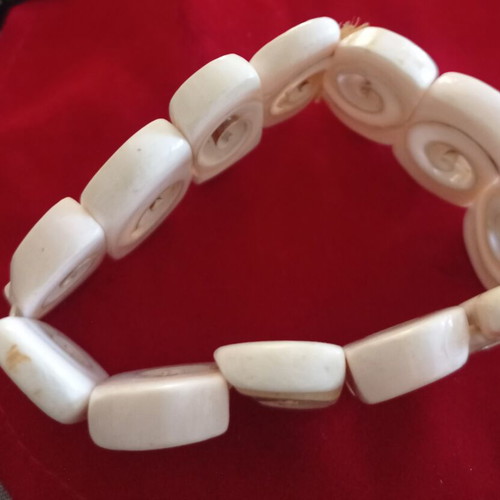 Boho Elastic Bracelet with Natural Shiva Eye Shells like new
