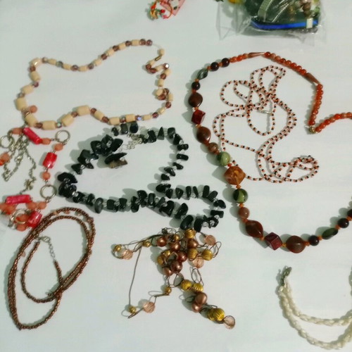 Jewelry used, assorted with belt and mirror gifts