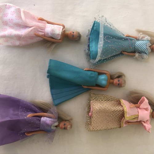 Vintage small fashion dolls like new, set of 5 with rubber heads