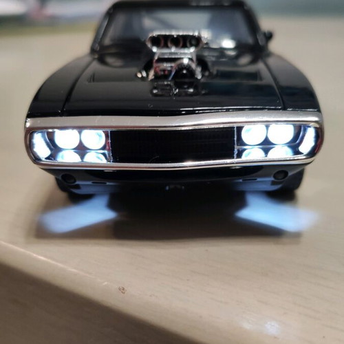 Dodge Charger 1970 1:32 toy car like new with sounds and lights