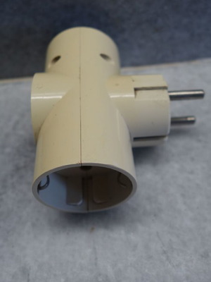 VIMAR white power strip used with 3 outlets
