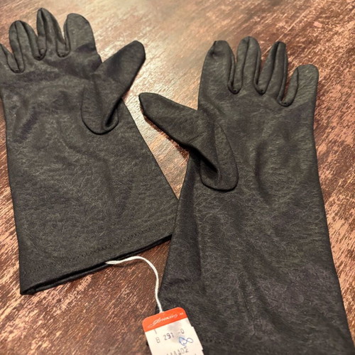 Vintage women's seal gloves new, black