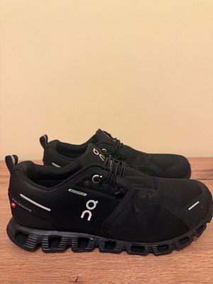On Cloud 5 athletic shoes like new, waterproof, size 39