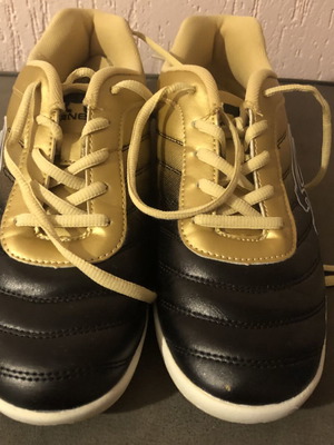 Runners indoor football shoes size 38 like new, black and gold