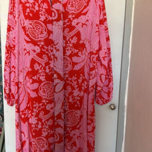 Midi dress like new with unique pattern and elastic sleeves