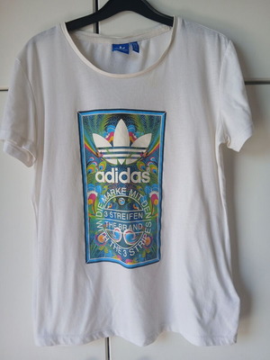 Adidas women's t-shirt like new, size M