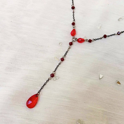 Choker with red beads and teardrop made of stainless steel