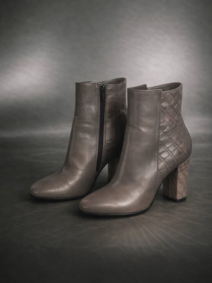 Дамски боти номер 39 като нови, сиви, ток 10 см