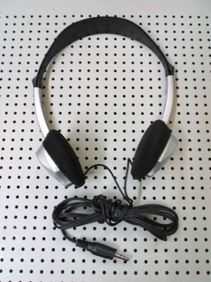 Simple headphones new wired