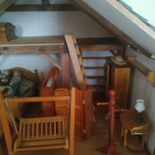 Collectible traditional Deagostini house with 4 figures and equipment