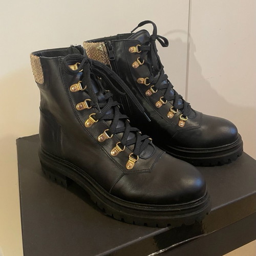 Glamazons boots new size 39 black with gold sequins