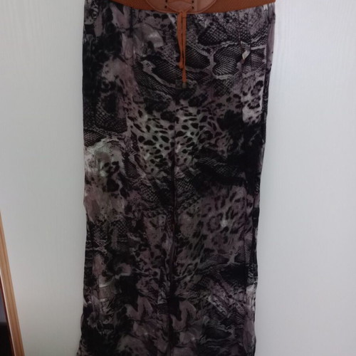 Summer pants new with unique animal print Large