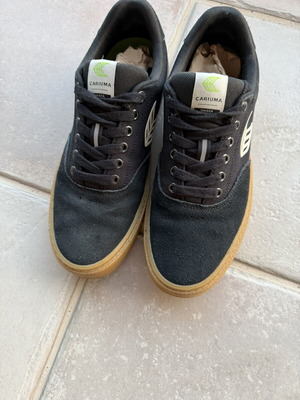 Cariuma Naioca Pro sneakers μεταχειρισμένα μέγεθος 42 μαύρα με rubber sole