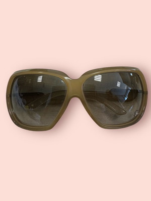 Burberrys 4013 sunglasses in soft beige, like new